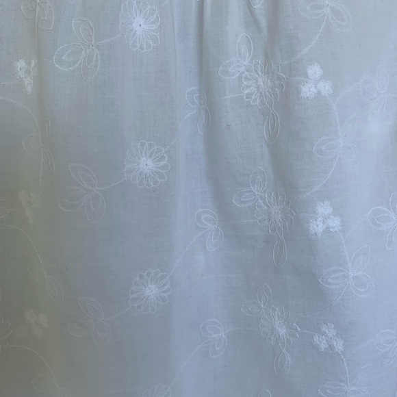 LC Lauren Conrad White Pleated Ruffled Blouse - Picture 4 of 5